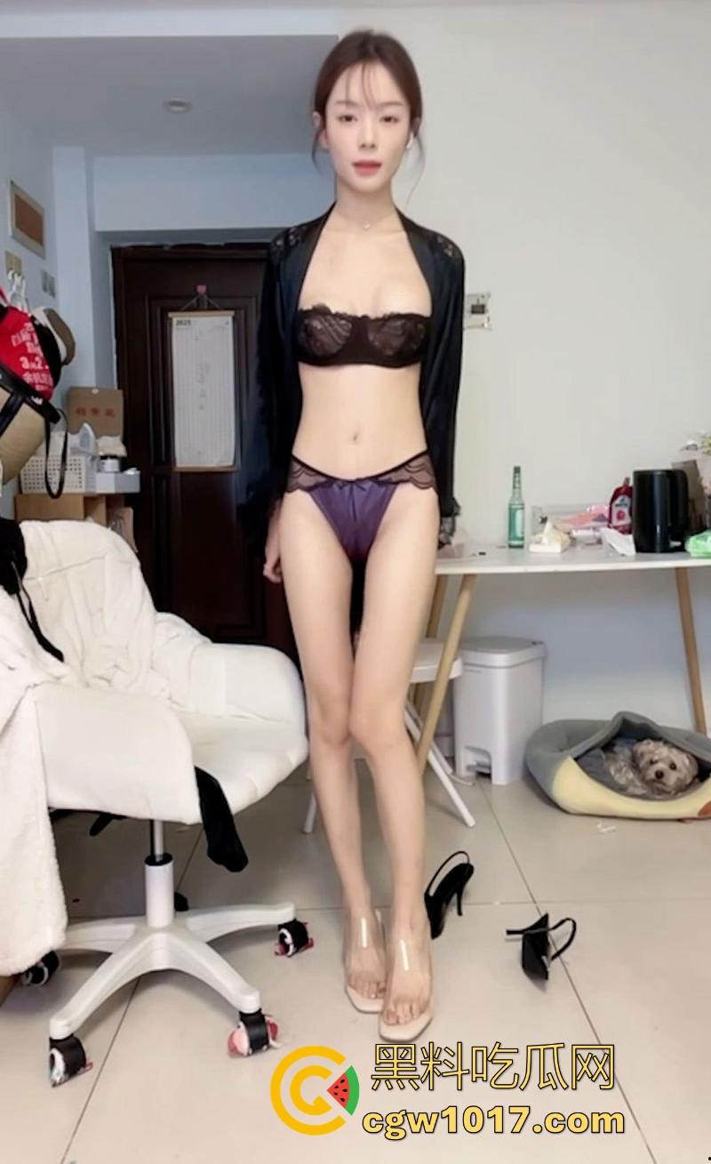 极品身材网黄博主【乖乖】自慰福利曝光,瘦美巨乳福利姬,黑丝蕾边骚舞点爆全场,粉嫩美穴被跳蛋填满,太顶了!