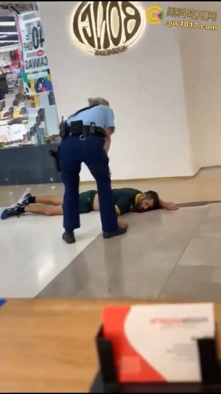 澳大利亚悉尼购物广场，发生无差别持刀砍人事件，网传现场30多人被刺，商场都是尸体多人死亡 ！