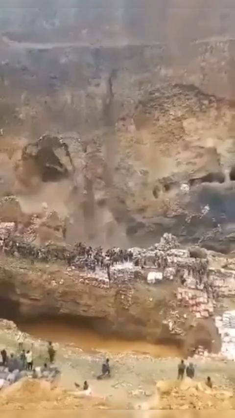 惊天摄魄!非洲刚果铜矿场坍塌惨剧:80人惨被活埋葬身矿场,挖掘机疯狂清尸,尸骨遍野!