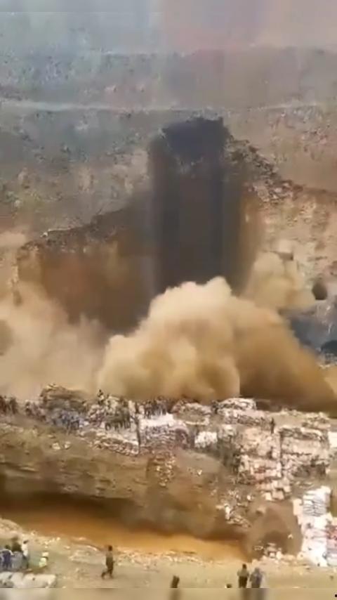 惊天摄魄!非洲刚果铜矿场坍塌惨剧:80人惨被活埋葬身矿场,挖掘机疯狂清尸,尸骨遍野!