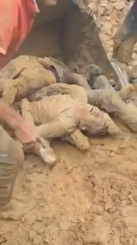 惊天摄魄!非洲刚果铜矿场坍塌惨剧:80人惨被活埋葬身矿场,挖掘机疯狂清尸,尸骨遍野!