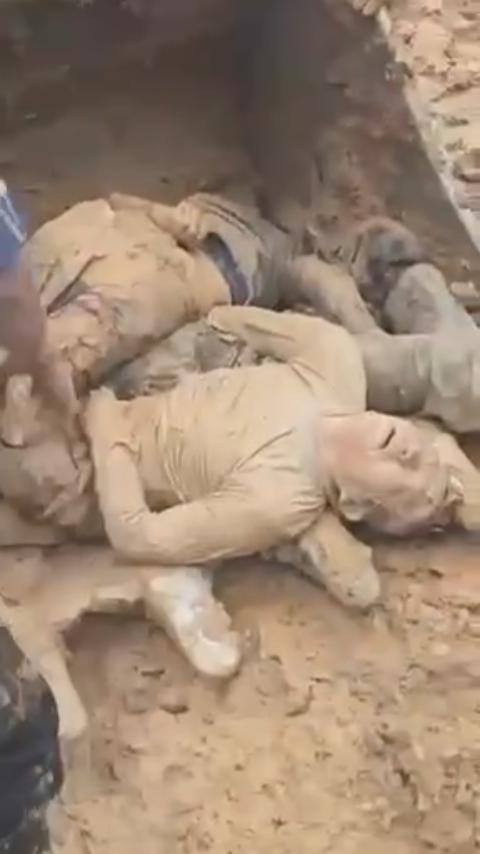惊天摄魄!非洲刚果铜矿场坍塌惨剧:80人惨被活埋葬身矿场,挖掘机疯狂清尸,尸骨遍野!