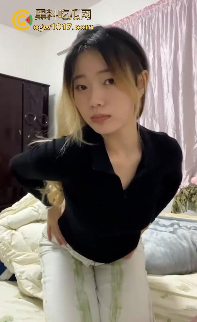 广西大学清纯大一女大【叶雯雯】可爱学妹露脸自慰,私下无比风骚,粉嫩小穴被男友爆操到合不拢!