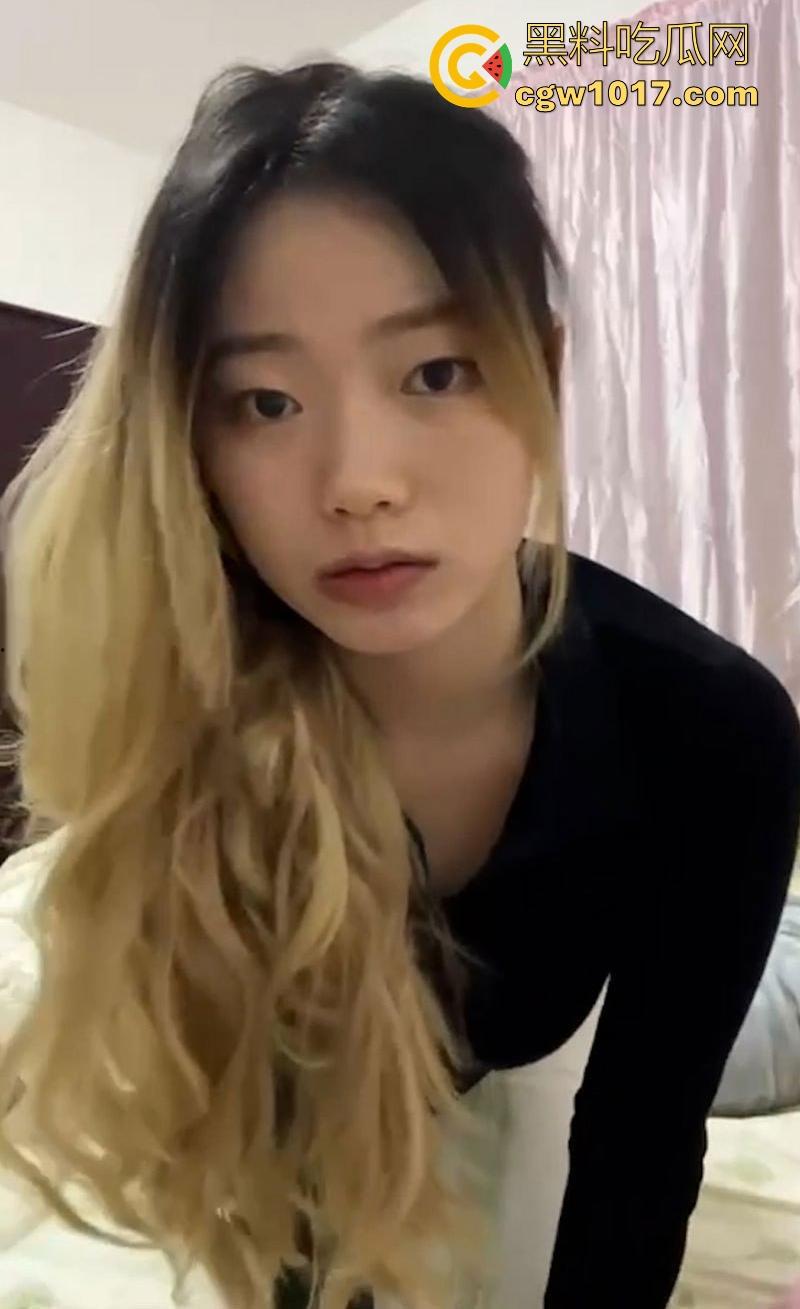 广西大学清纯大一女大【叶雯雯】可爱学妹露脸自慰,私下无比风骚,粉嫩小穴被男友爆操到合不拢!