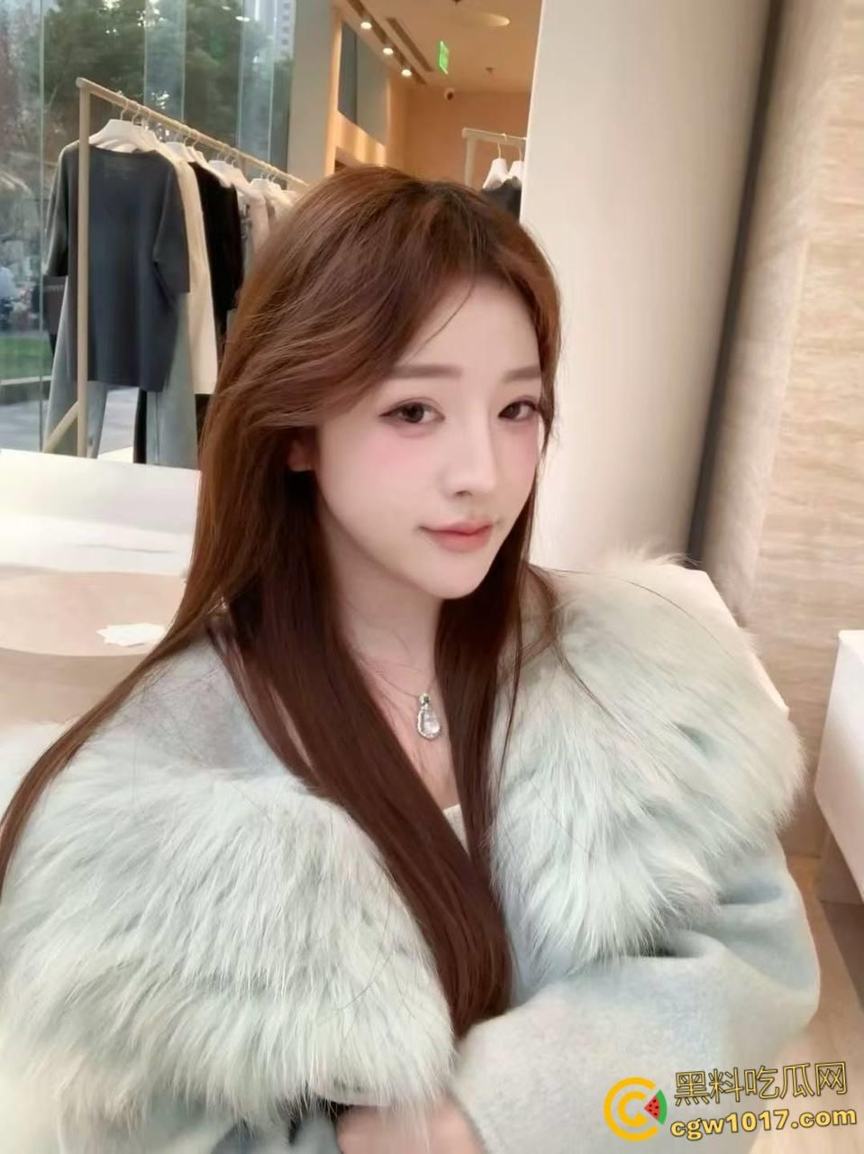 河北工程大学母狗【段欣然】，小情侣酒店露脸自拍，情趣红丝袜口交榨精，白嫩娇躯被后入猛草！