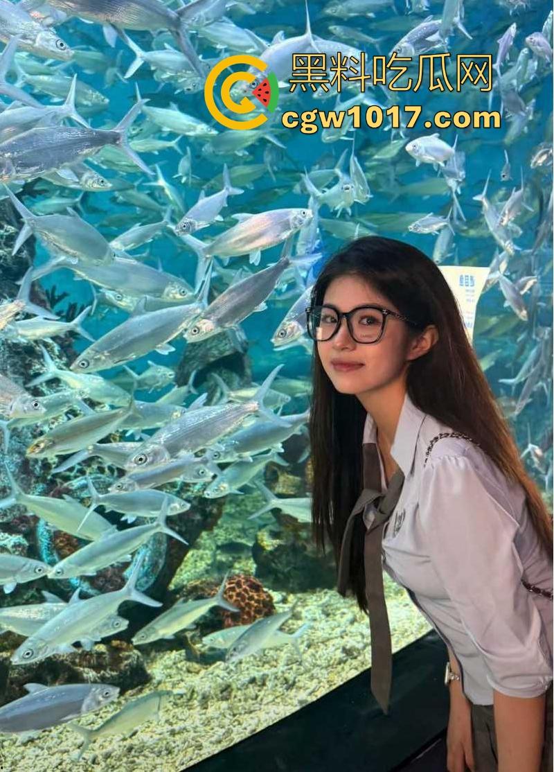 武汉大学流行音乐系【李晓语】为达目的陪睡娱乐圈大佬,敏感娇躯遭暴操爽到颤抖,曾经的高傲女神沦为了舔舐母狗!