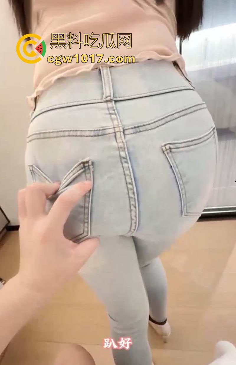 忽悠自己亲姐姐开房，蒙上姐姐眼睛中途换人偷操，全程无套内射，射完无缝衔接继续操，玩的就是心跳！