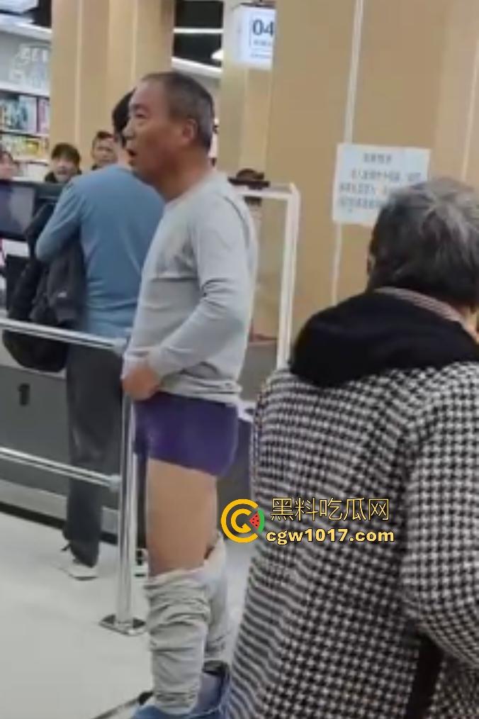 河北超市机器响工作人员逼老人脱光自证清白，还要搜身，这太过分了，大爷说“骗我脱完就不管了”？