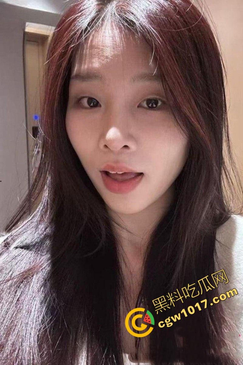 长沙工业学院大二清纯学姐【李芊婉】不雅视频曝光,雪肌黑丝大长腿,高潮迭起翻白眼,校园女神淫荡自慰,大屌猛插满足欲火