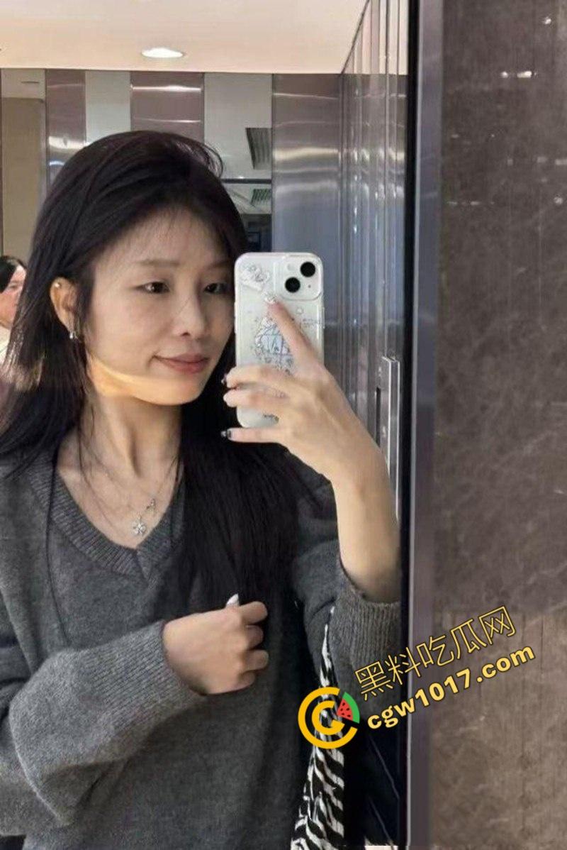 长沙工业学院大二清纯学姐【李芊婉】不雅视频曝光,雪肌黑丝大长腿,高潮迭起翻白眼,校园女神淫荡自慰,大屌猛插满足欲火