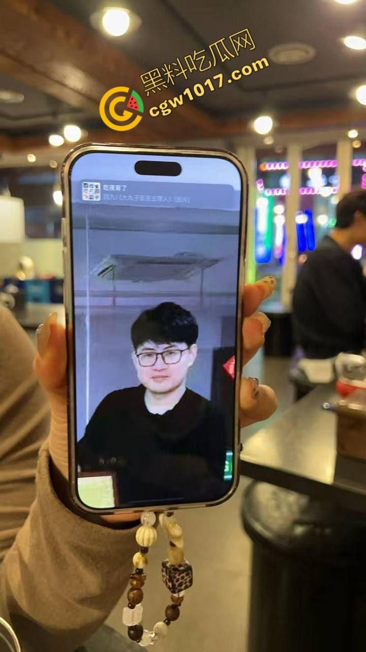 香艳丑闻瞠目结舌！新娘【蒋乐涵】与表姐夫【任震飞】在婚礼前的疯狂肉搏被曝光！亲妈耳光狂飙，嫩穴泄密，众人看笑话！