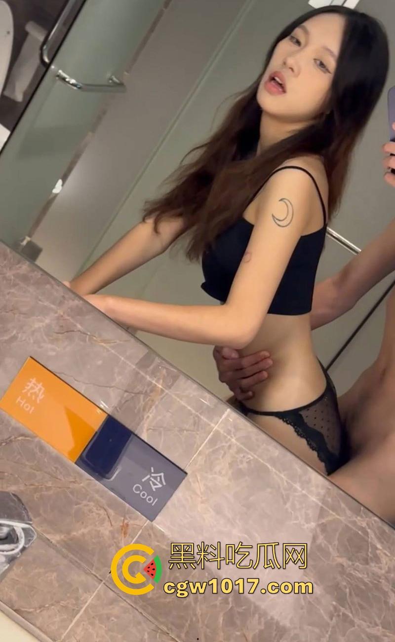 杭州工商大学顶级小美【林馨悦】高颜值极品母狗,露脸深情舔舐大屌,公厕镜前翘臀猛挨后入,简直是高功率榨精姬!