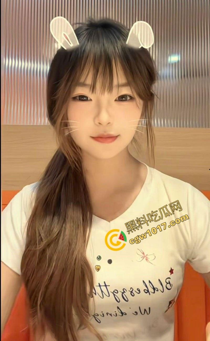 浙大清纯学妹【李溪楠】被爆性爱视频：粉裙白袜，被前男友猛操嫩穴，脸带满足笑，真正骚货贱玩！