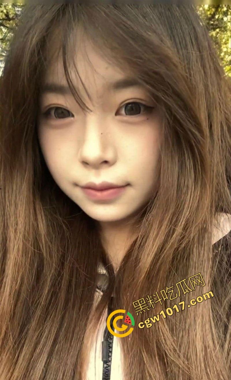 浙大清纯学妹【李溪楠】被爆性爱视频：粉裙白袜，被前男友猛操嫩穴，脸带满足笑，真正骚货贱玩！