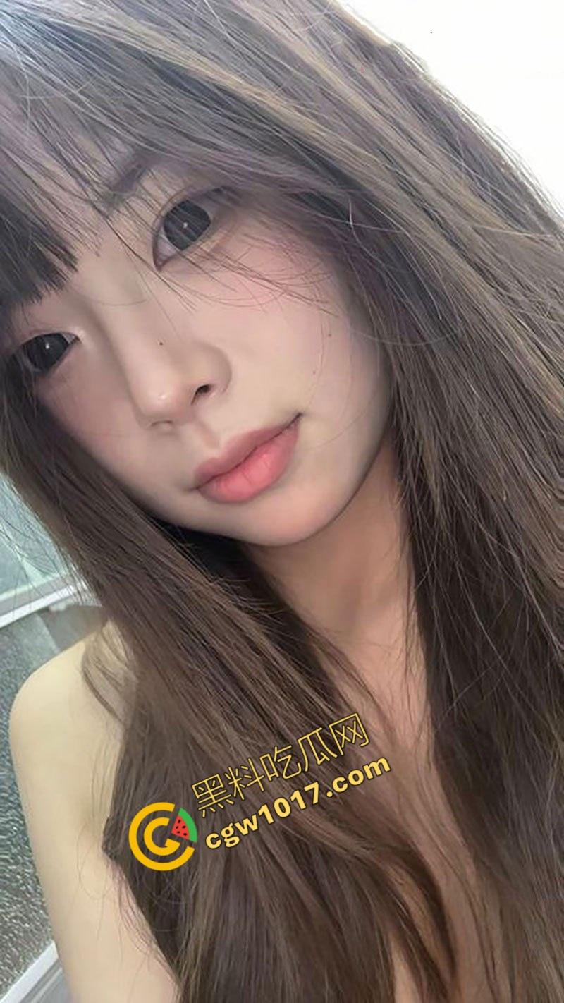 浙大清纯学妹【李溪楠】被爆性爱视频：粉裙白袜，被前男友猛操嫩穴，脸带满足笑，真正骚货贱玩！