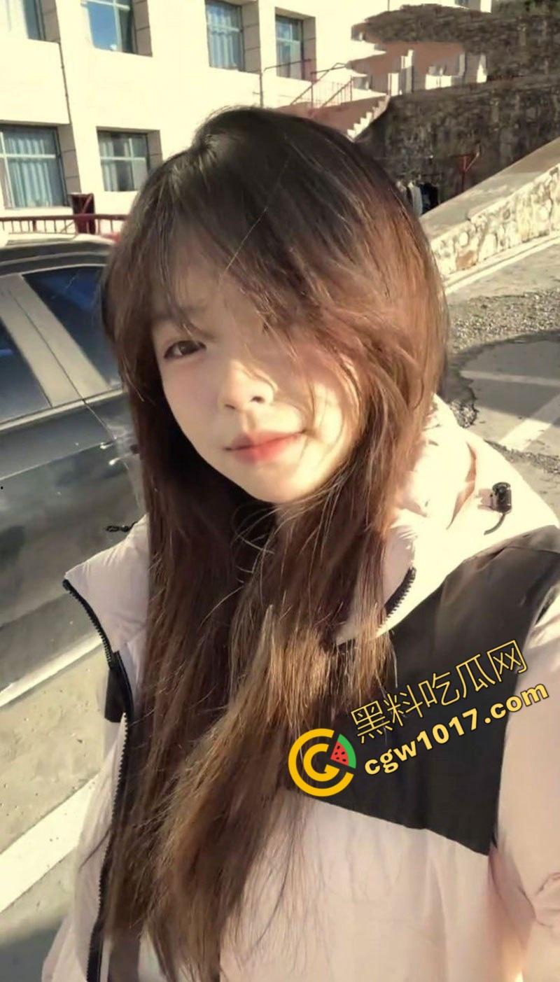 浙大清纯学妹【李溪楠】被爆性爱视频：粉裙白袜，被前男友猛操嫩穴，脸带满足笑，真正骚货贱玩！