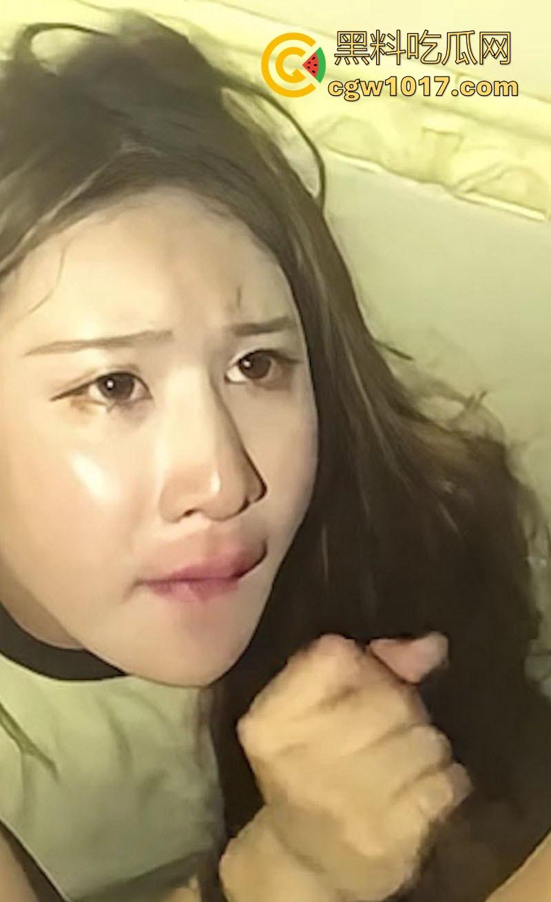 极品女大KTV包房玩多人群交,酒过三巡直接跪地开干!美女被骑跪地卖力口活,年轻人多么的疯狂啊!