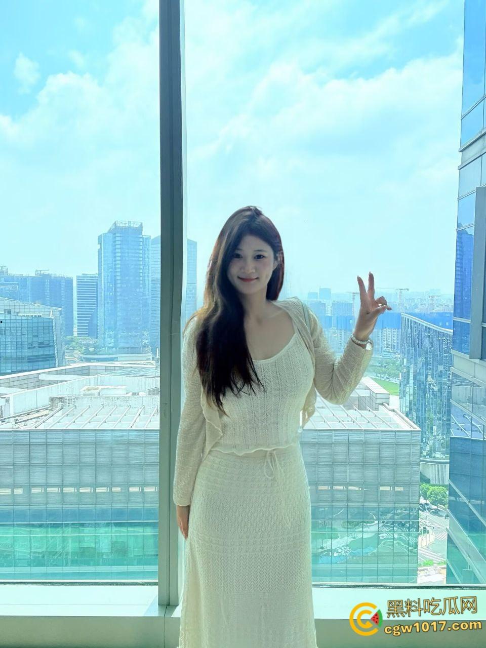 S+甜美高颜值表妹初调教，完美身材样貌太顶了，带上眼罩调教玩弄，舌尖轻舔龟头口交，女上骑乘巨乳乱晃 ！