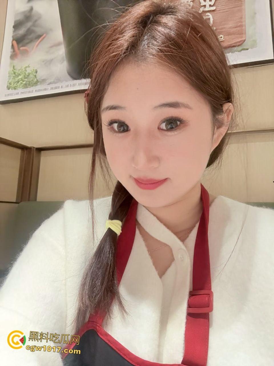 S+甜美高颜值表妹初调教,完美身材样貌太顶了,带上眼罩调教玩弄,舌尖轻舔龟头口交,女上骑乘巨乳乱晃 !