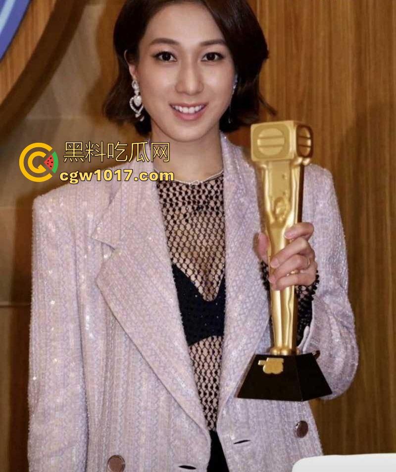 香港TVB女演员好彩妹【钟嘉欣】曝光老公【Jeremy】婚内出轨视频,童年女神为夫淡出竟遭背叛令人惋惜!