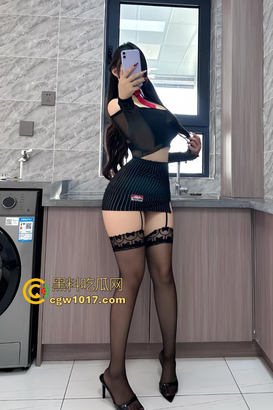 这年头还有女大【王爽】被网调变小母狗！线上露奶还秀自慰，线下被金主夹头口交深喉，口到爽才放行！