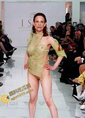 激情荷兰时尚展:裸露模特颠覆眼球,薄纱飘舞间激情四射,色情与高雅交相辉映,撩人心弦!