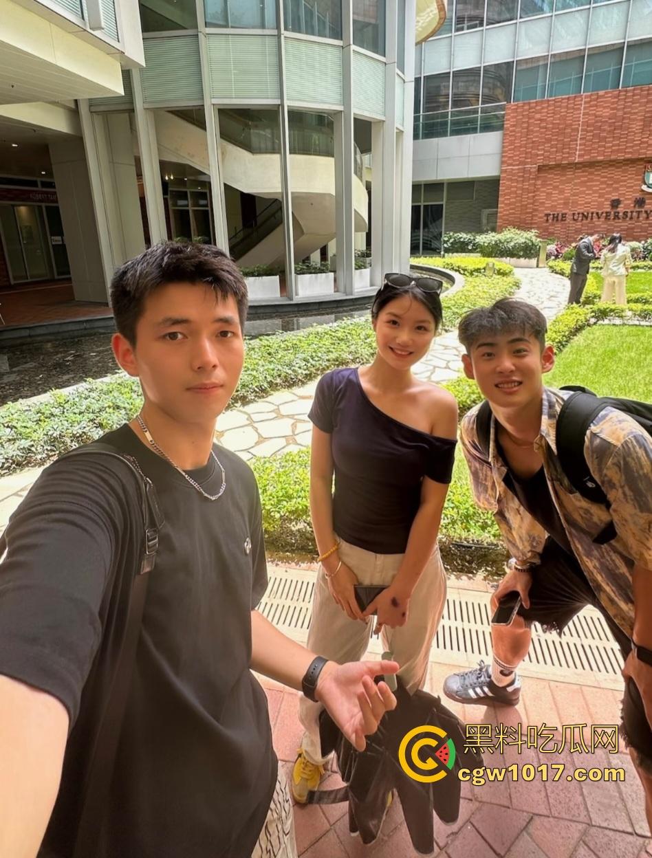 淫妻出轨单男大肉棒，绿帽老公秒变M竟帮单男口交，老婆黑丝换肉丝老公继续操，我看是这老公想出轨吧？