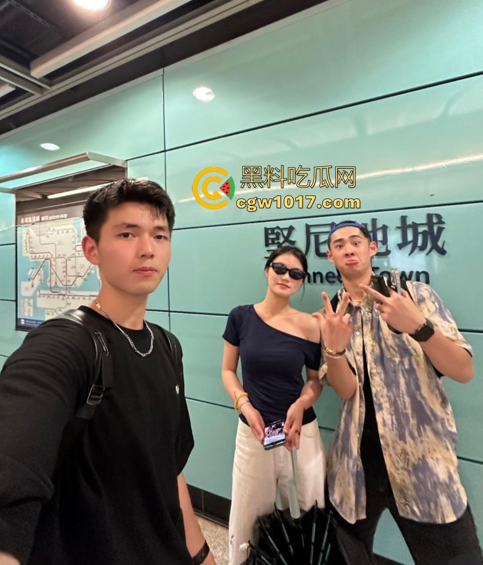 淫妻出轨单男大肉棒,绿帽老公秒变M竟帮单男口交,老婆黑丝换肉丝老公继续操,我看是这老公想出轨吧?