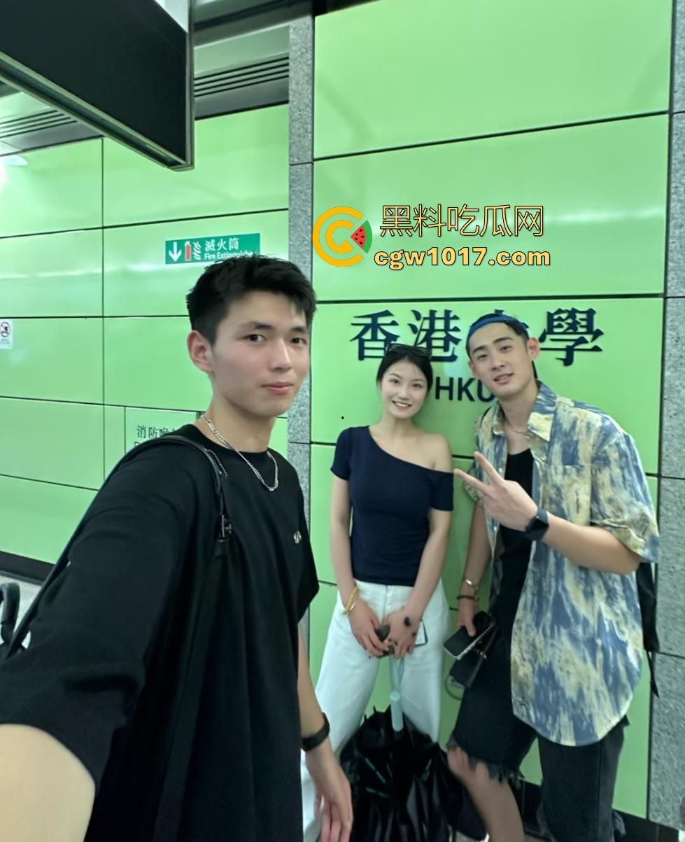 淫妻出轨单男大肉棒,绿帽老公秒变M竟帮单男口交,老婆黑丝换肉丝老公继续操,我看是这老公想出轨吧?