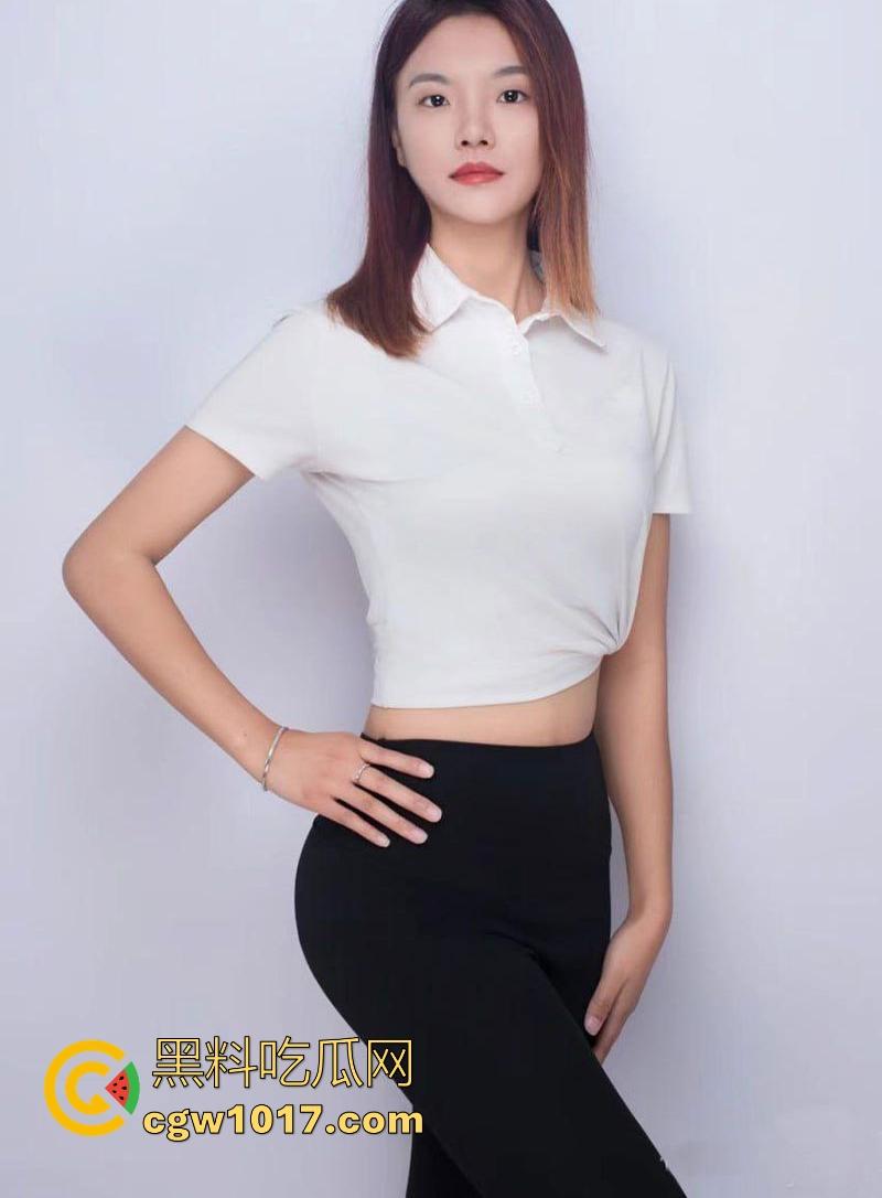 广州电商白领【魏文然】婚内出轨,良家少妇性瘾极强 ,露脸被暴操爽到浪叫震天,从职场精英到私下放荡!