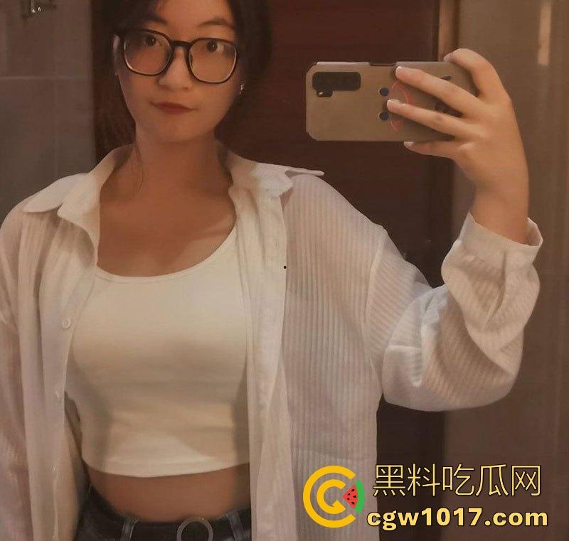 广州电商白领【魏文然】婚内出轨,良家少妇性瘾极强 ,露脸被暴操爽到浪叫震天,从职场精英到私下放荡!