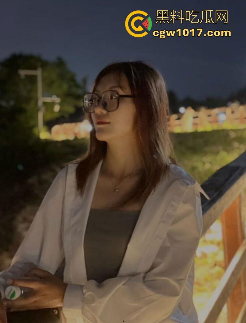 广州电商白领【魏文然】婚内出轨,良家少妇性瘾极强 ,露脸被暴操爽到浪叫震天,从职场精英到私下放荡!