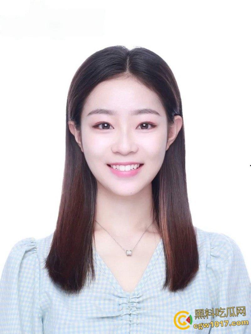 北京城市学院护士【刘源】,偷情裸照遭绿帽男友曝光,户外大胆牵鸡巴散步,情趣肚兜女上疯狂摇摇车!