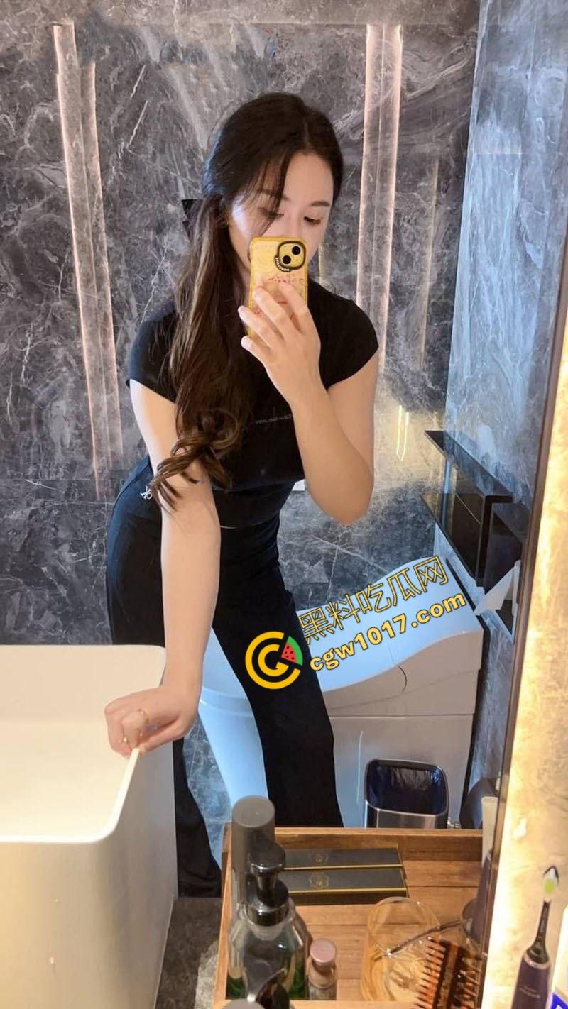 湘西美艳淫娃【宫佳怡】性爱大曝光:迷人巨乳、修长大长腿,深喉口交,猛烈抽插,淫叫连连,分分钟喷发!