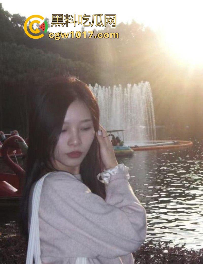 广东工业大学淫荡学姐【温语】在线自慰勾引!脸穴同框扣穴自慰翻白眼,天生炮架母狗,渴望大屌猛插浇灭饥渴欲火!