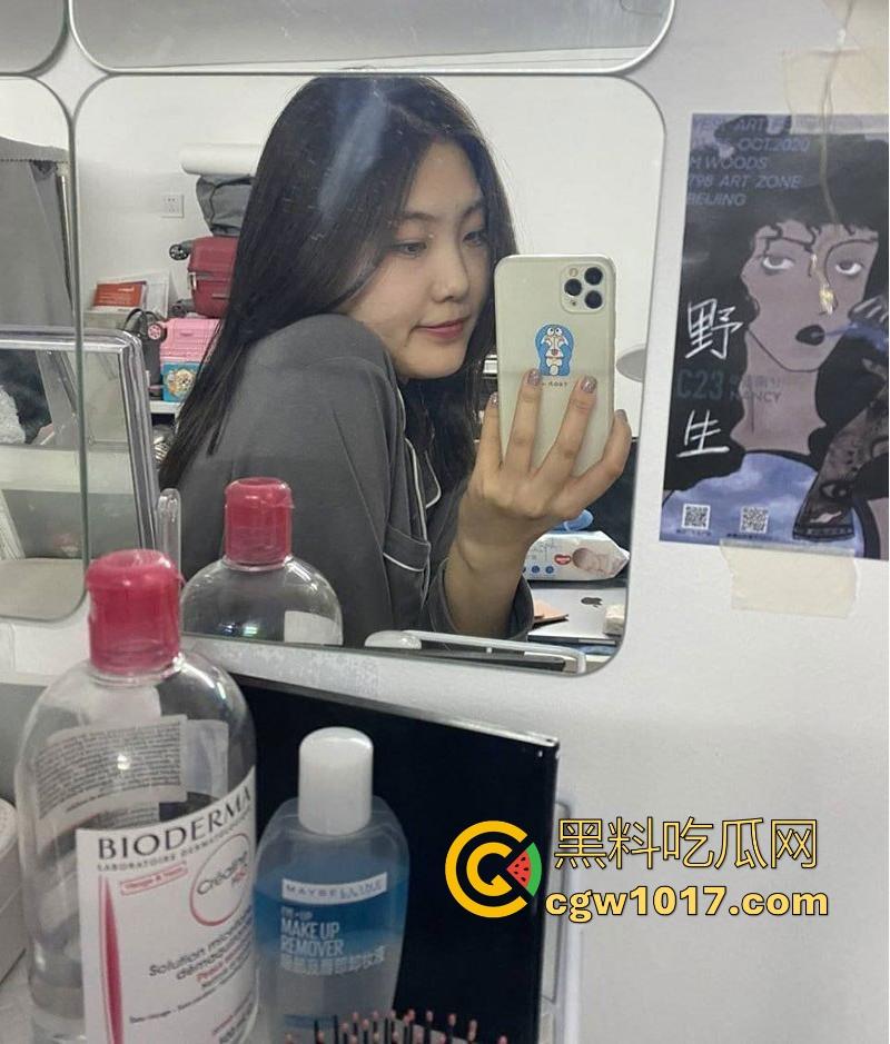 湖北微胖人妻出轨约炮,受虐属性拉满小母狗,捆绑跪地鞭打调教,酒店跪舔金主大屌,巨乳拖地粉臀高撅任鞭打!