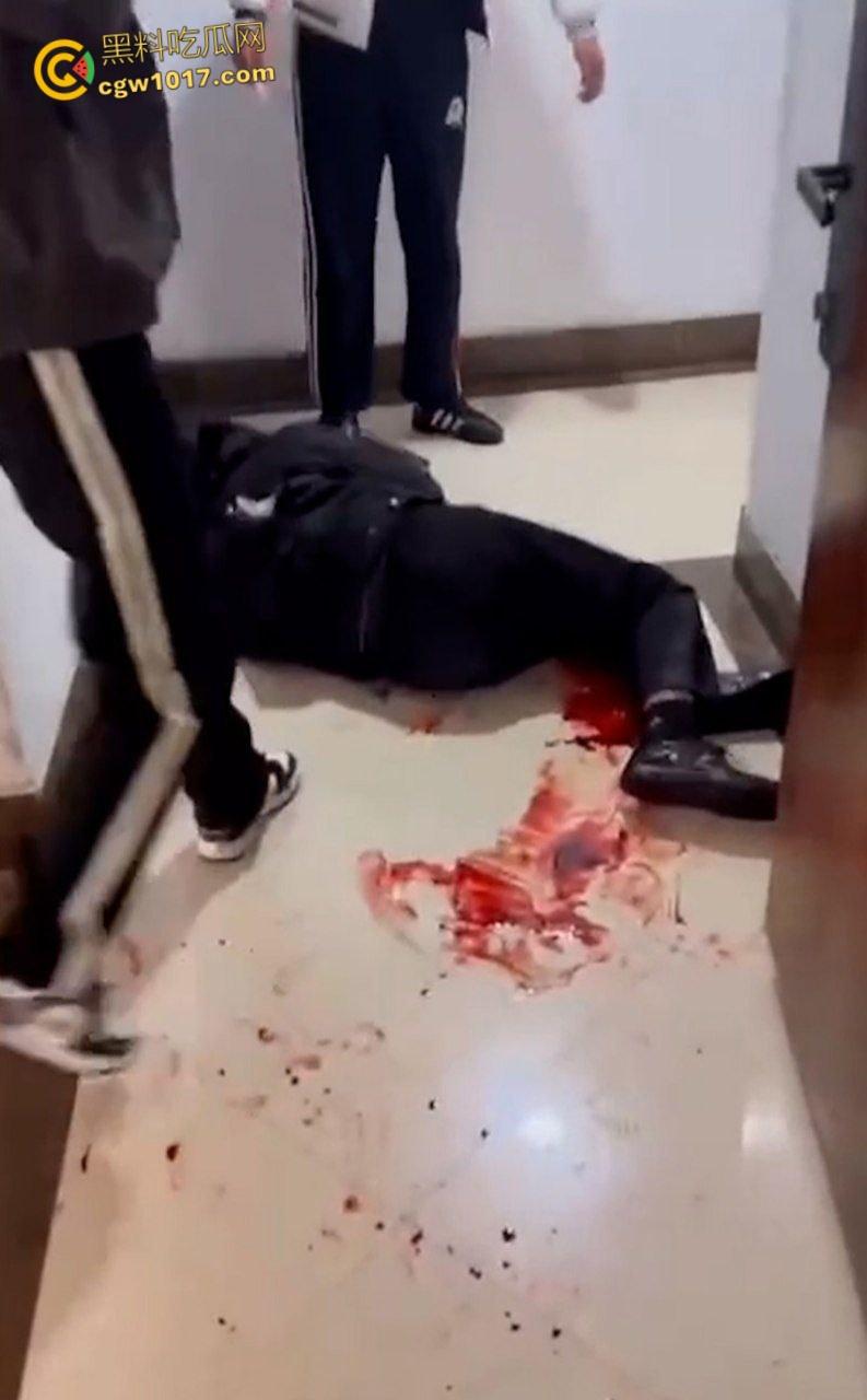 吉林长春万达公寓血案，快手甜妹带头挑衅，冲进房间双人捅死 一死一抢救无效，房间鲜血四溅恐怖至极！