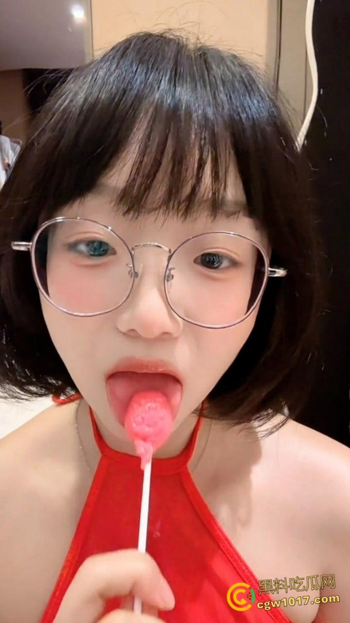 纯欲短发嫩妹【王胜利】,微密圈上演丝袜美腿诱惑,清纯脸庞配上反差动作,简直是人间极品!