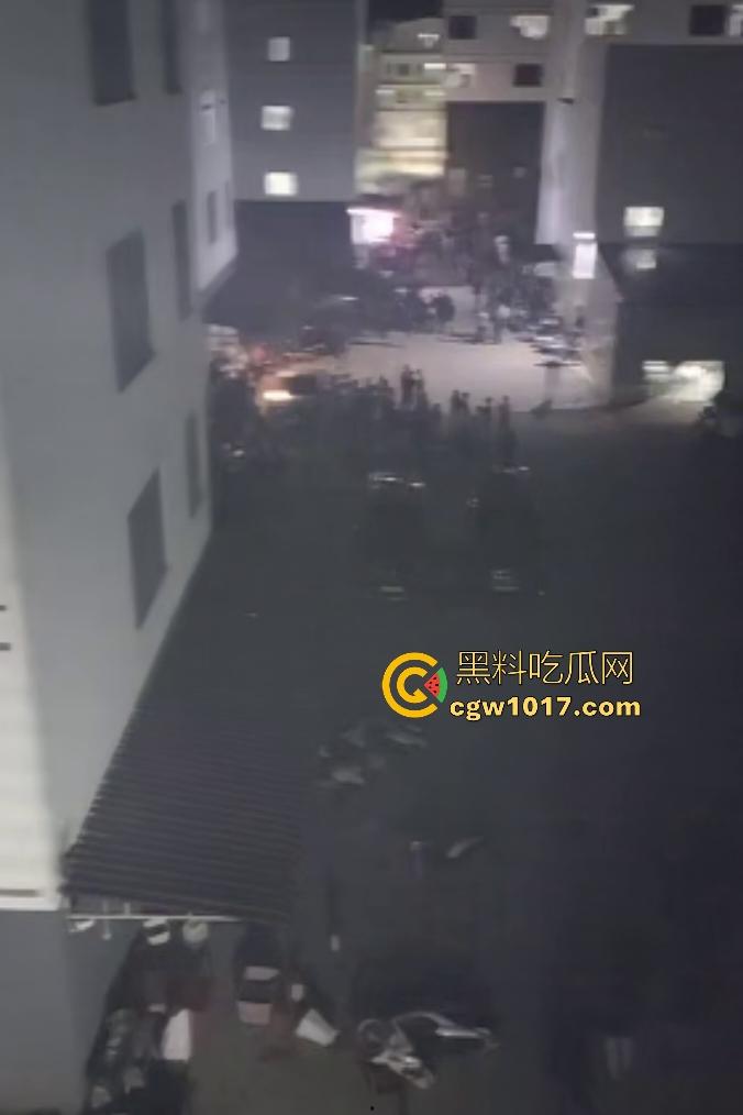 11月13日柬埔寨木牌金星园区大规模猪仔暴动,现场乱成一锅粥还有人开枪,赚不到钱猪仔们都集体起义了?