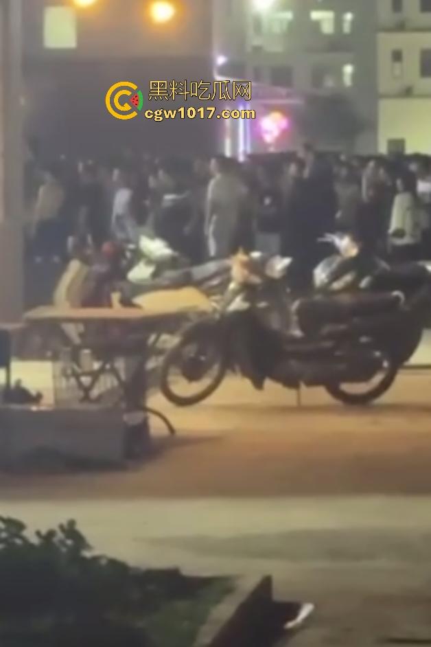 11月13日柬埔寨木牌金星园区大规模猪仔暴动,现场乱成一锅粥还有人开枪,赚不到钱猪仔们都集体起义了?