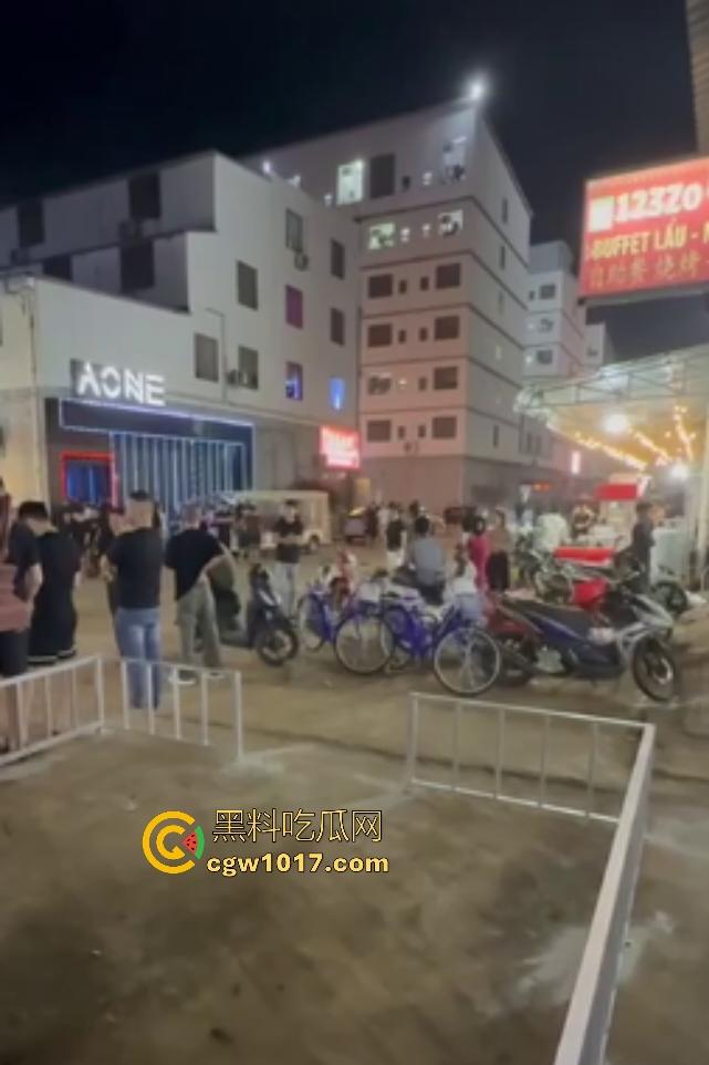 11月13日柬埔寨木牌金星园区大规模猪仔暴动,现场乱成一锅粥还有人开枪,赚不到钱猪仔们都集体起义了?