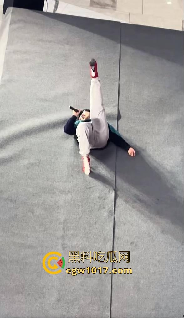 选秀节目再现神人,环亚星声代成都赛区,猛男身穿高跟给你带来【想你的夜】,又是那个挨千刀的把他伤得那么重!