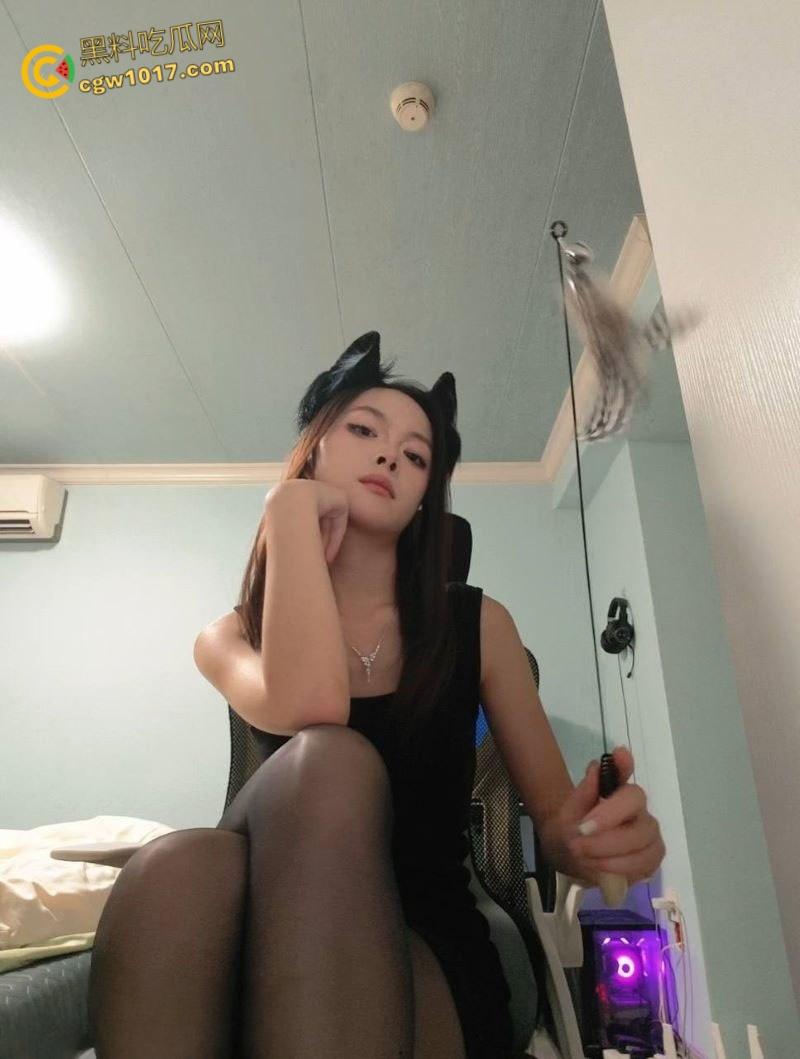 陕西小情侣聊天记录曝光,小母狗想在阳台做爱,开档jk黑丝被操的嘤嘤嘤的娇喘,每换一个姿势她都掰穴求插!