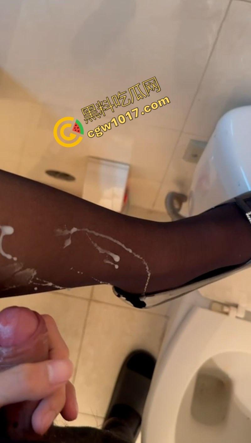 广东珠海传奇御姐,黑丝诱惑致胜!肉棒深喉激情四射,翘臀紧穴被猛操至高潮,金主激情射爆黑丝!