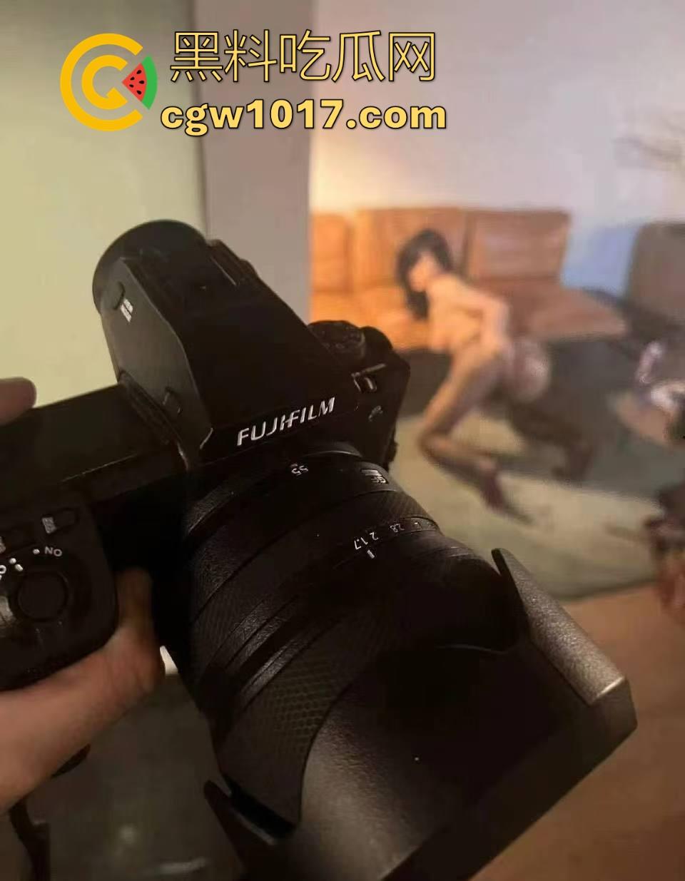 网黄摄影佬日常工作生活状态,拍性感模特私下约有同样爱好的反差尤物,真正吃得好的兄弟,真的不会对外说的!