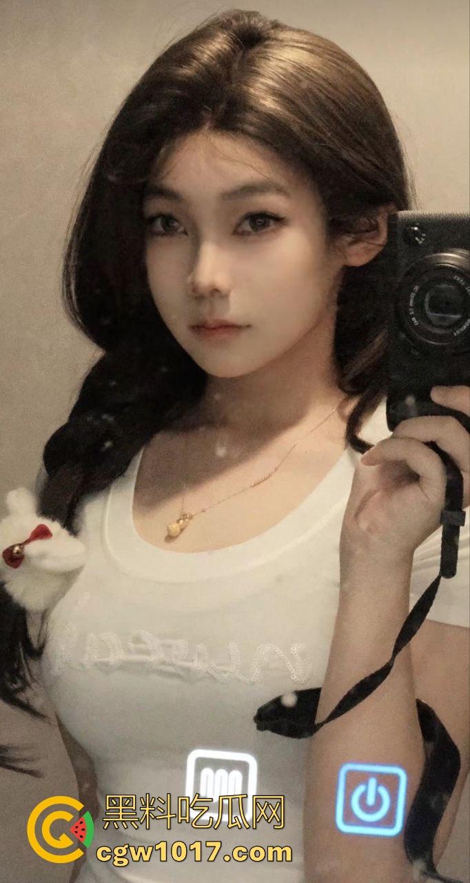 网黄摄影佬日常工作生活状态,拍性感模特私下约有同样爱好的反差尤物,真正吃得好的兄弟,真的不会对外说的!