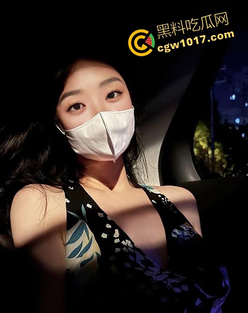 推特知名巨乳福利姬【olive】超淫新作流出，黑丝御姐开档诱惑，自慰狂怼小穴，淫水直流，性感魅力让人沉浸肉欲诱惑！