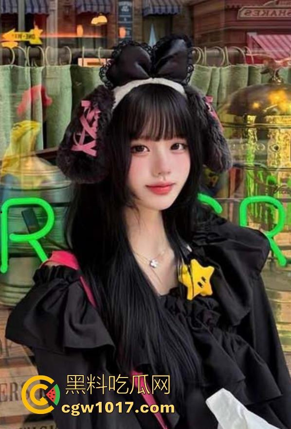 诱骗单纯女儿做爱，多姿势调教女儿嫩逼特写，扇耳光羞辱，我就知道她是个可以调教的抖M炮架！