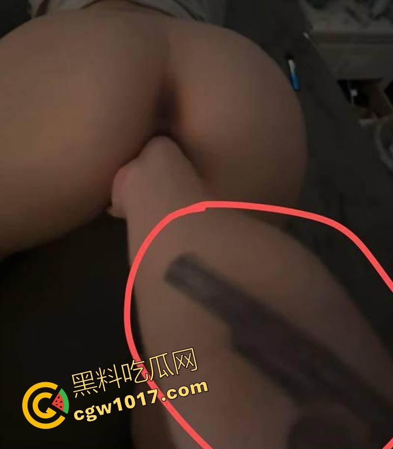 昔日抖音第一枪【厄卡伦】重出江湖，回归第一炮还是给了老情人，高颜值反差人妻，全程露脸舔掉骑乘，骚到飞起！