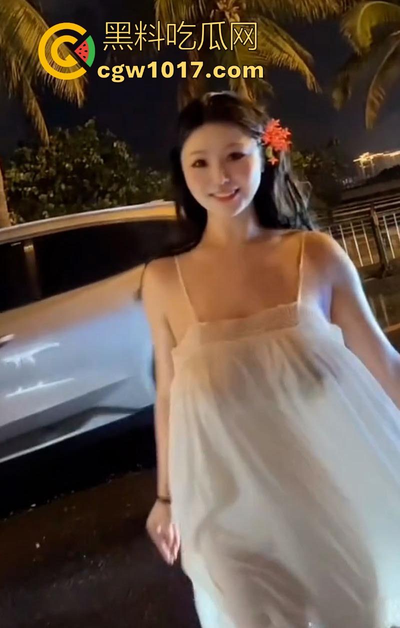 抖音微胖巨乳网红【肉装杨玉环】重金福利流出，透明衣物真空上阵，双乳隐现，超多性感制服把身材衬托的完美无瑕！